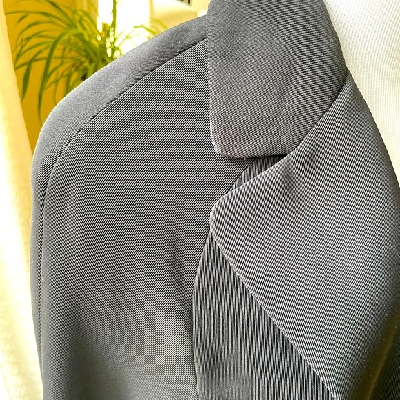 Long black light weight coat by Utex design. - Picture 13 of 15